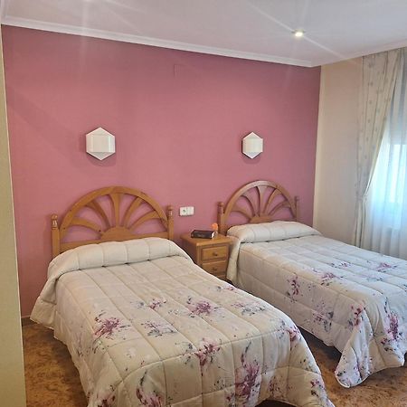 Hostal Pachin Mieres  Zewnętrze zdjęcie