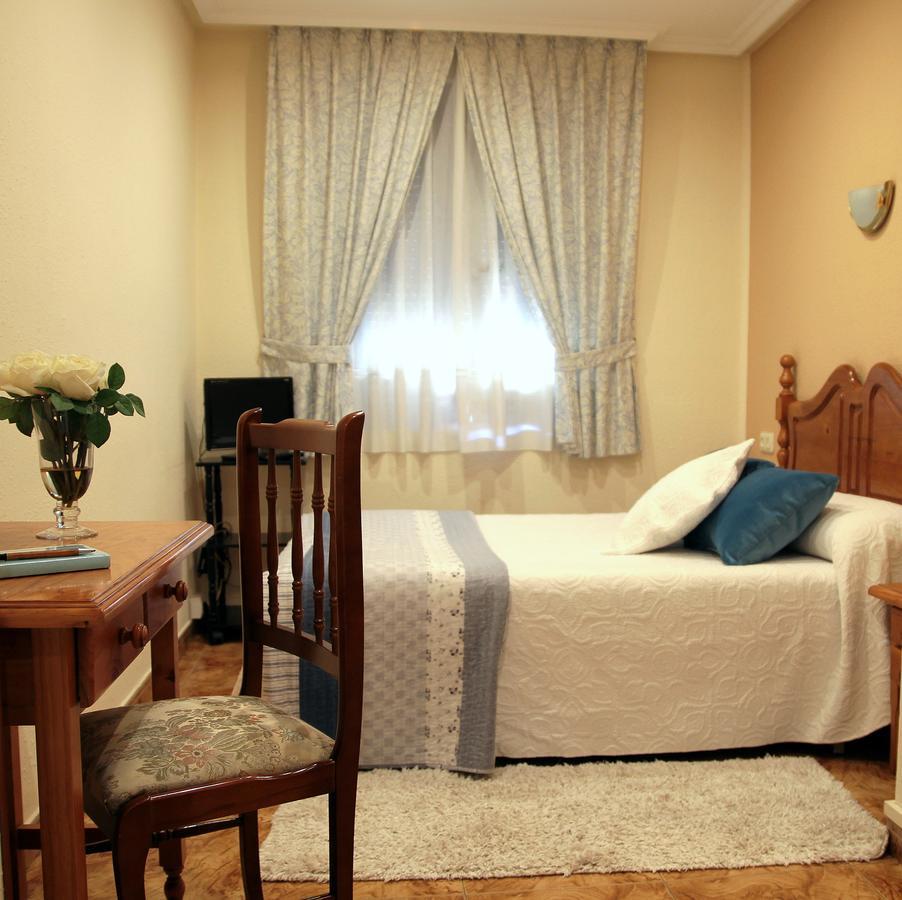 Hostal Pachin Mieres  Zewnętrze zdjęcie